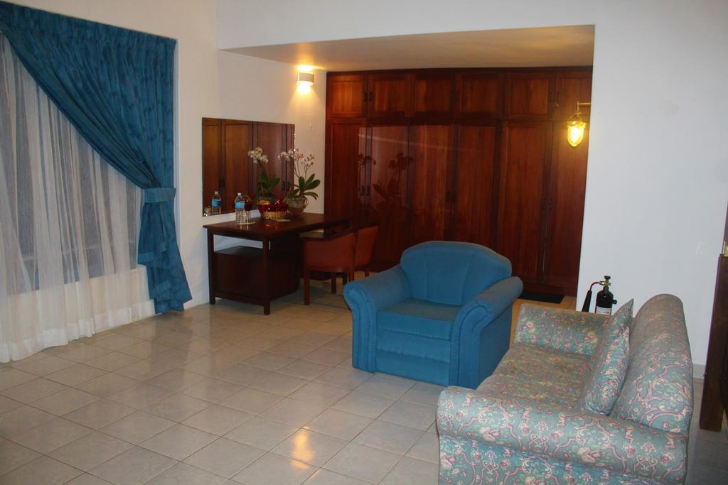 Blue Water Villa Piliyandala Esterno foto